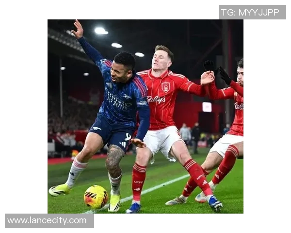 英超激战波尔图与曼联战成平局意外结果引发全场热议